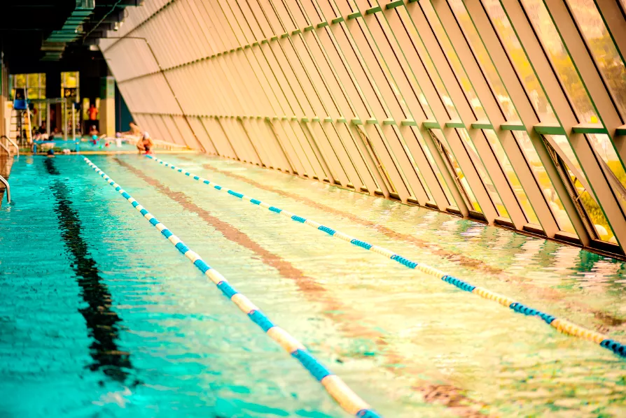 武夷山成人混凝土钢结构游泳池项目